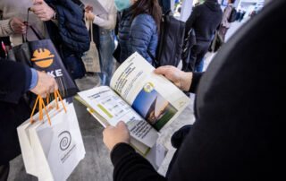 Clienti e progettisti in visita allo stand Italcementi e Calcestruzzi.