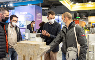 Clienti e progettisti in visita allo stand Italcementi e Calcestruzzi.