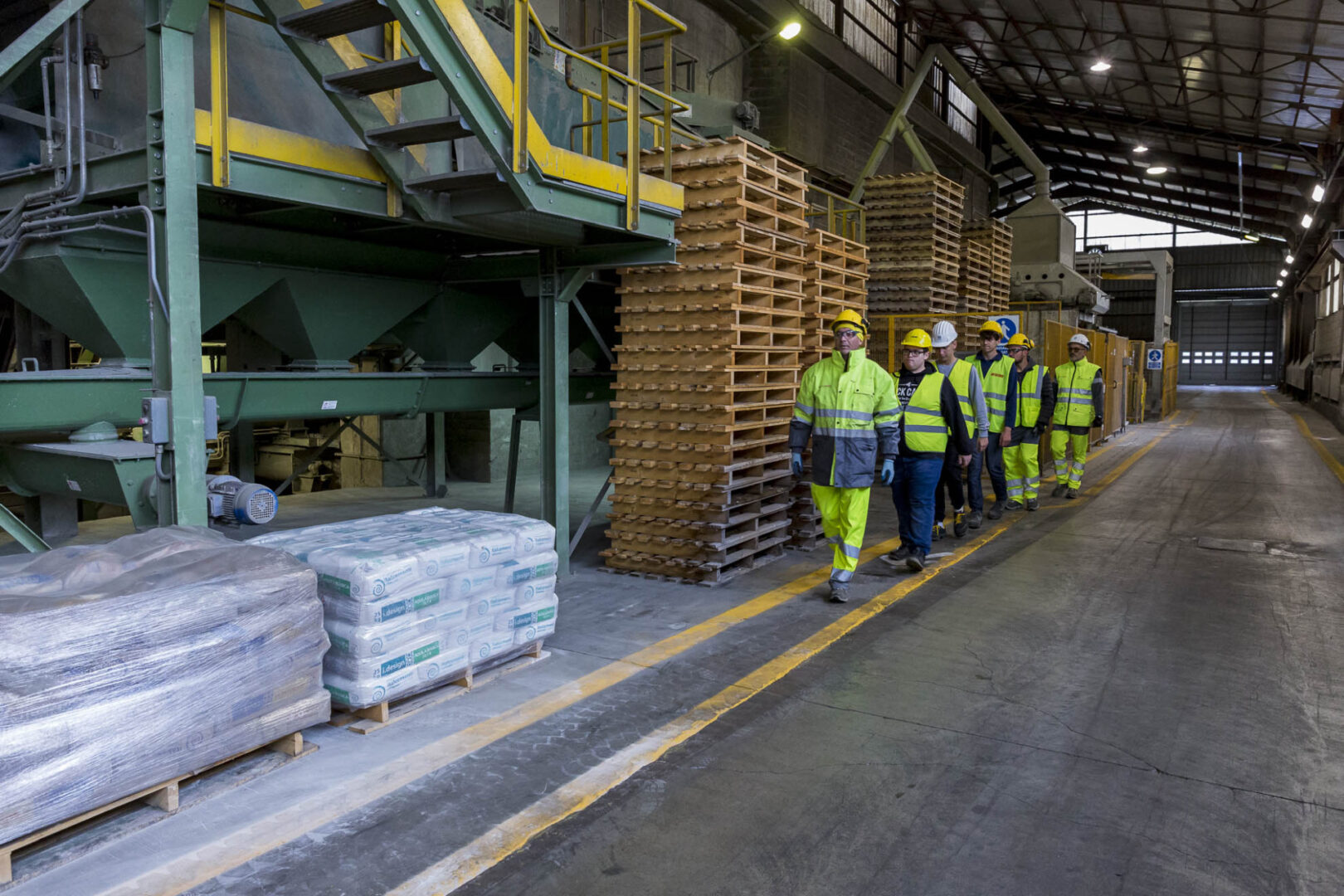 Visita al reparto insacco della cementeria