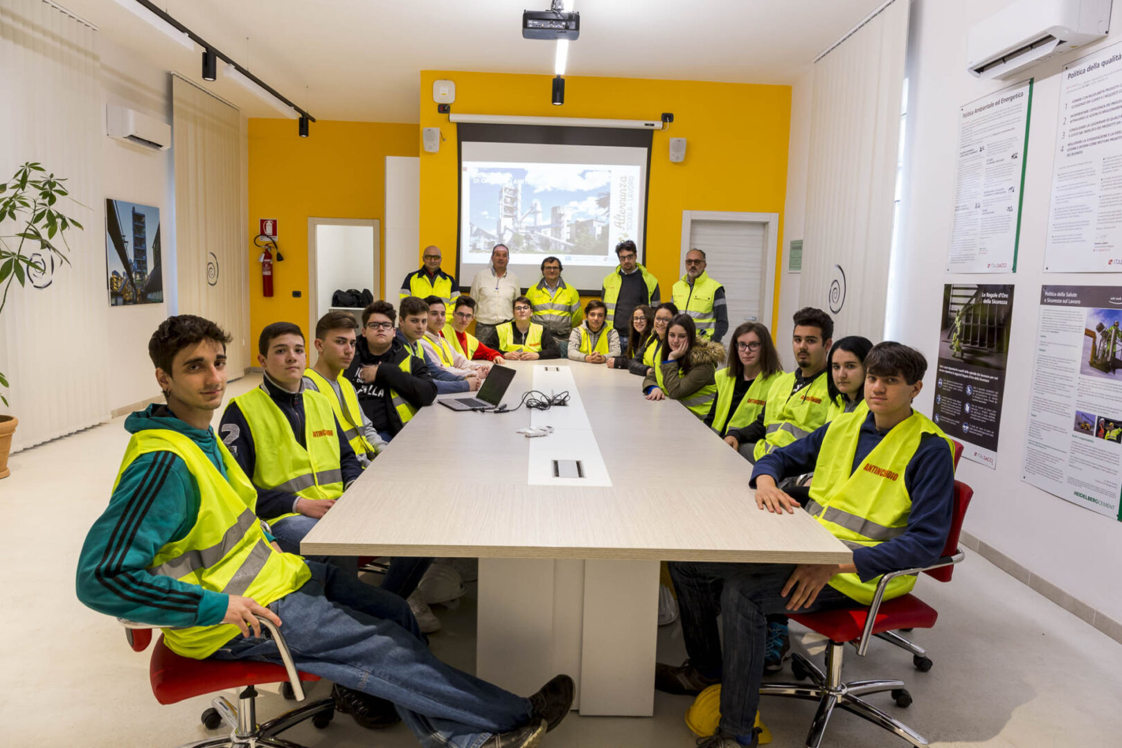 Riunione operativa in cementeria con gli studenti dell'Alternanza Scuola Lavoro