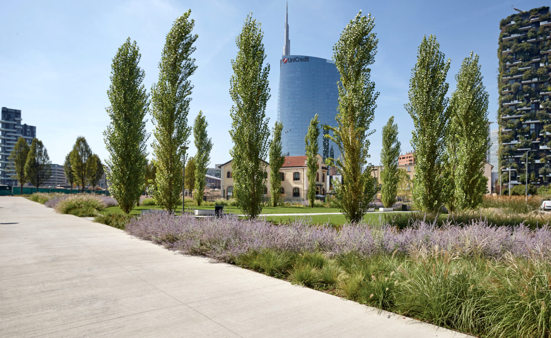 Percorsi pedonali realizzati con calcestruzzo i.design MOSAICO all’interno del Parco Biblioteca degli Alberi di Milano Percorsi pedonali realizzati con calcestruzzo i.design MOSAICO all'interno del Parco Biblioteca degli Alberi di Milano