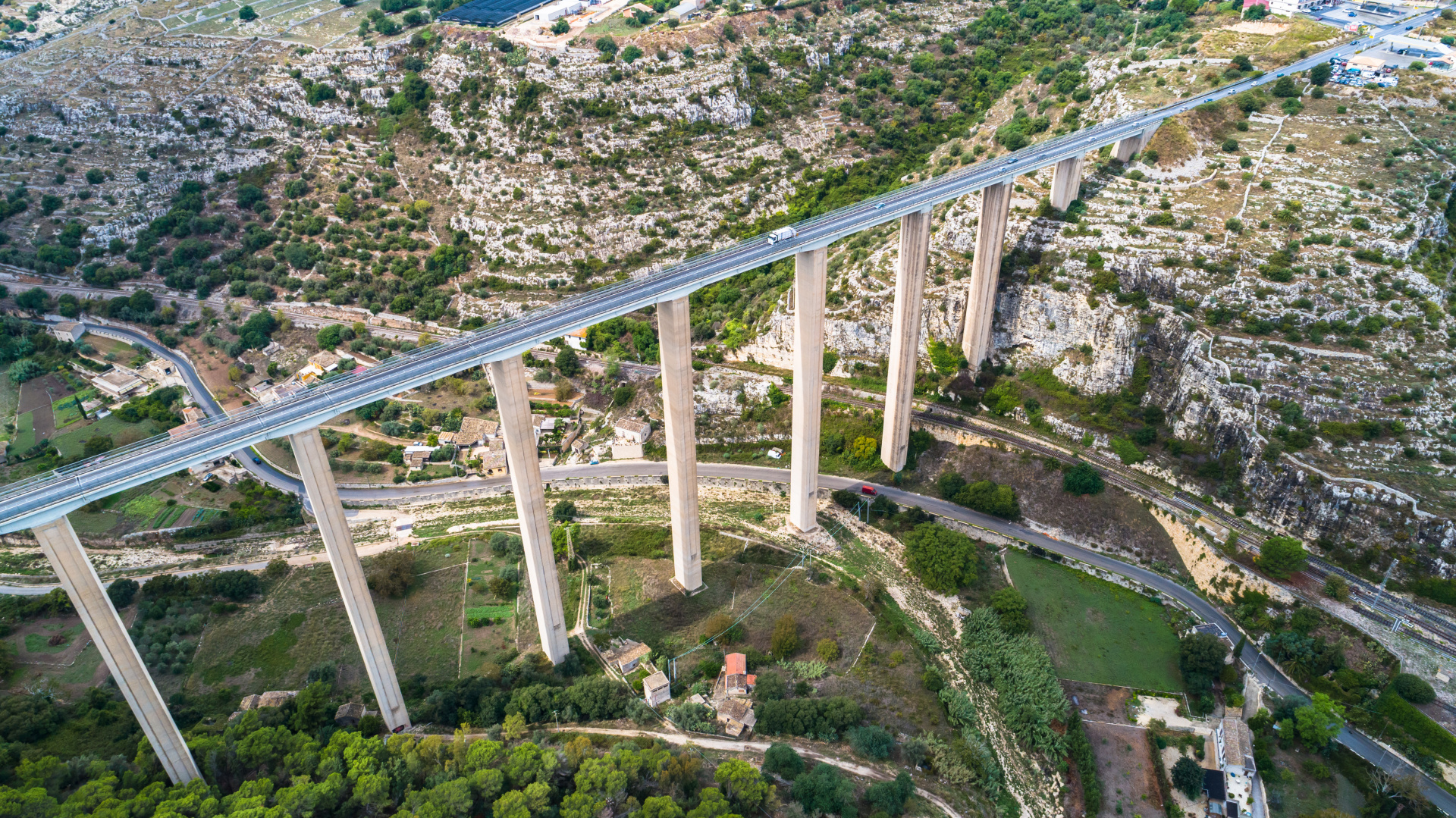 Ponte Guerrieri, Modica (RG). Ponte Guerrieri, Modica (RG).